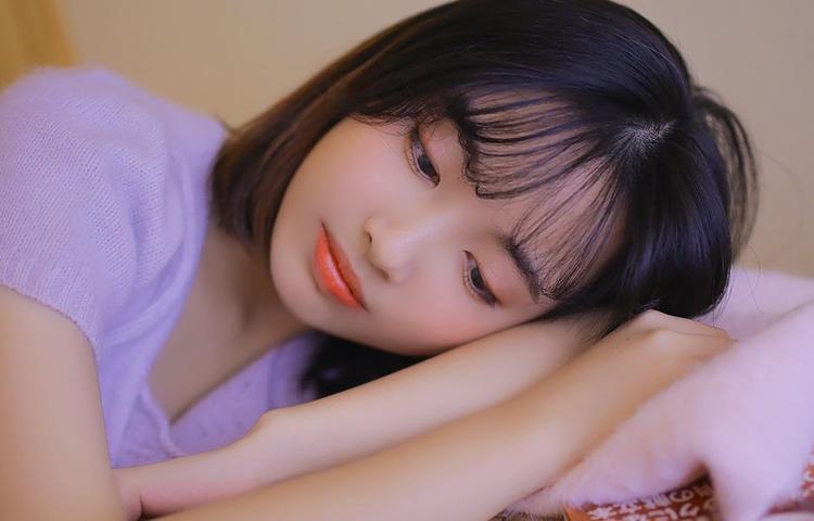 绘画中的山：视觉冲击与情感传递